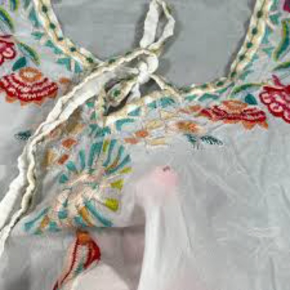 EUC - RARE Johnny Was oversized white embroidered poncho/tunic - Size Large - Picture 16 of 16